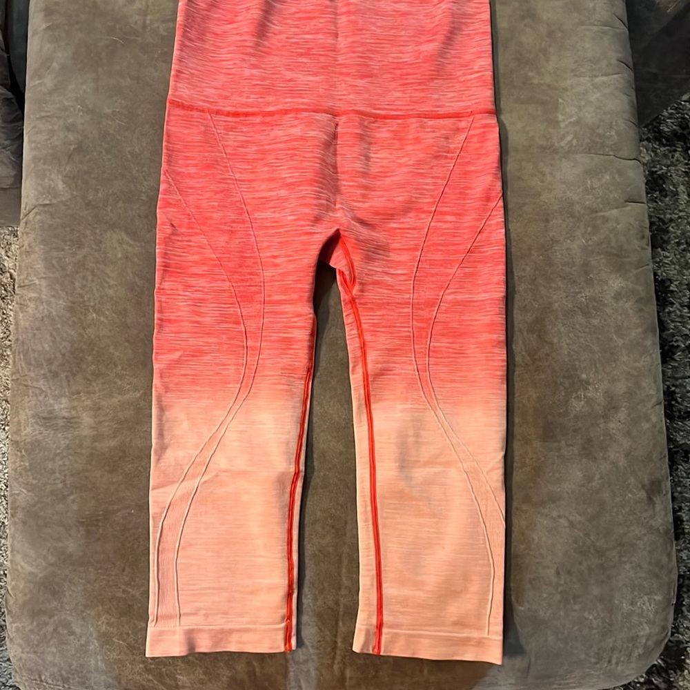 Selling size medium leggings. Brand is Yelete.